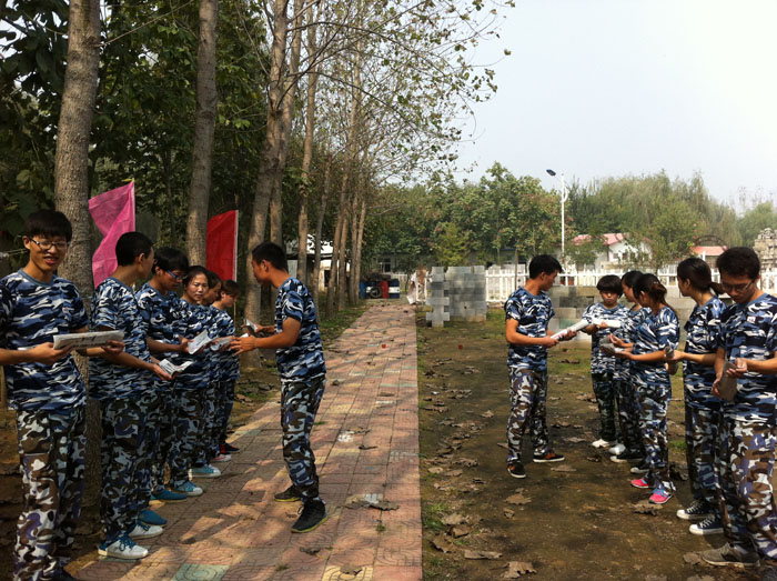 第一次團(tuán)隊(duì)“拆彈”比賽